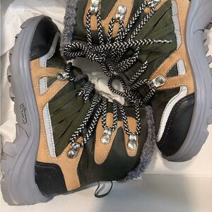 Stella McCartney Kids Winter/Hiking Boot EU 30 (US size 12-12.5)